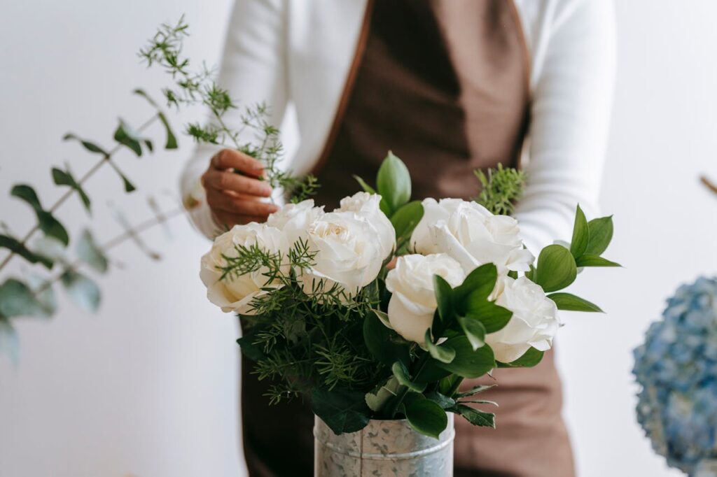 How is the white rose significant in Sufism